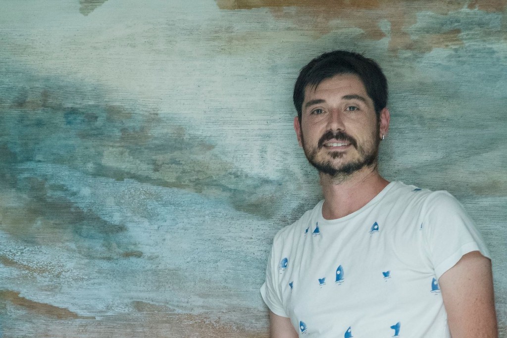 Jon Maya: “I identify with the idea that the best way to be universal is to delve deeper into our roots”